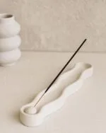 ⁦حامل بخور موجي كونكريت أبيض⁩ - الصورة ⁦5⁩