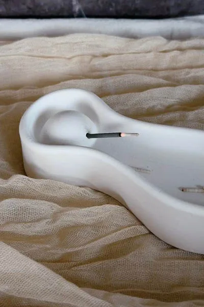⁦حامل بخور موجي كونكريت أبيض⁩ - الصورة ⁦2⁩