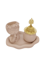 طقم كونكريت مودرن: مبخرة ذهبية فاخرة وفازة بتصميم فني وقاعدة سحابية بلون نيود جذاب. أضيفي لمسة رقي لمنزلك أو قدميها كهدية مميزة. تسوقي الآن!